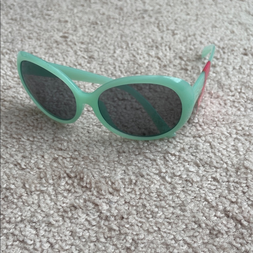 NWT Chic Mint Green Women's Sunglasses